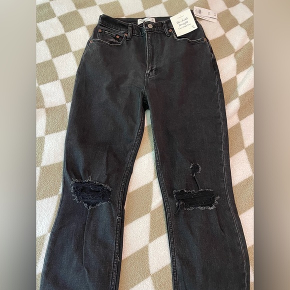 NWT Abercrombie & Fitch Curve Love Ankle Jeans - Black Distressed - Picture 3 of 5
